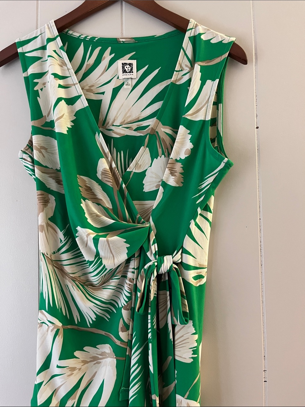 Anne Klein Green Tropical Print Sleeveless Wrap Top - Picture 1 of 9